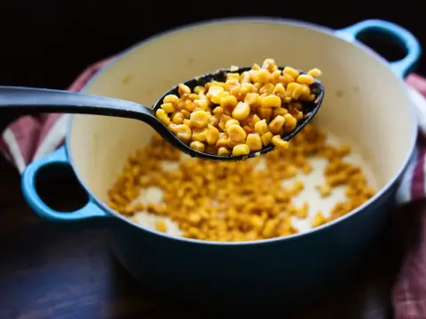 Steka majs i panna - så får du bäst smak och färg
