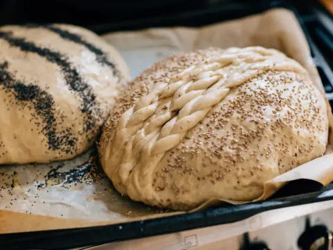 Surdeg som inte bubblar? Felsök temperatur, matning och mjöl