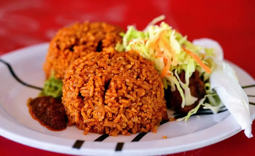 Jollof rice - så lyckas du med den smakrika risrätten