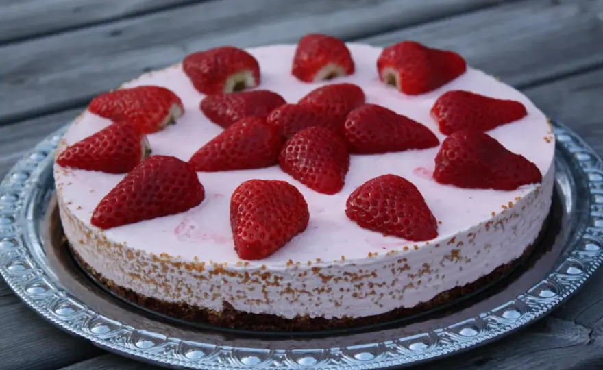 Fryst jordgubbscheesecake - så får du rätt konsistens