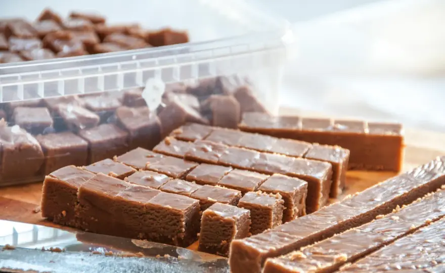 Så lyckas du med chokladfudge som blir mjuk och skärbar