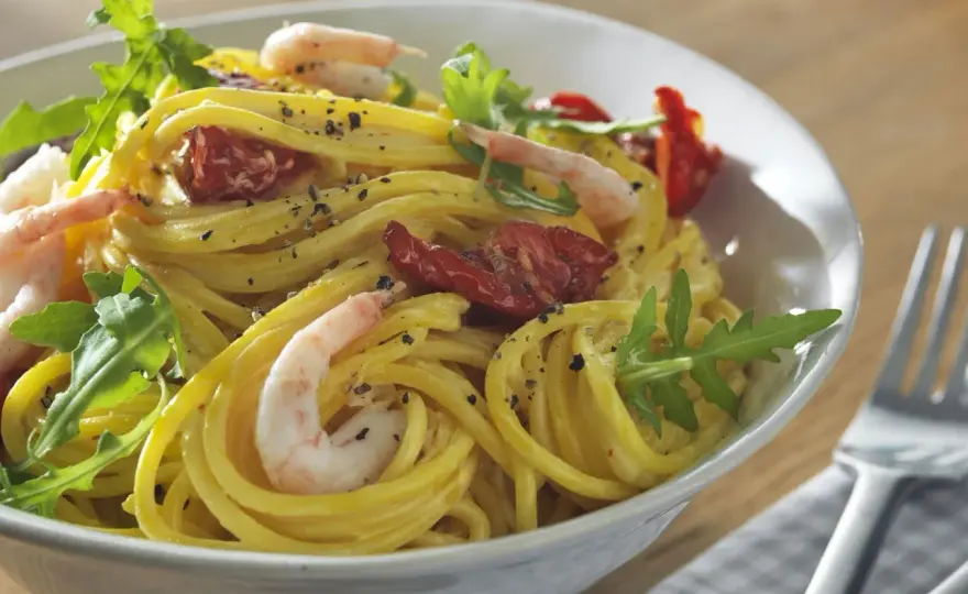 Saffranspasta som blir krämig, lätt och elegant