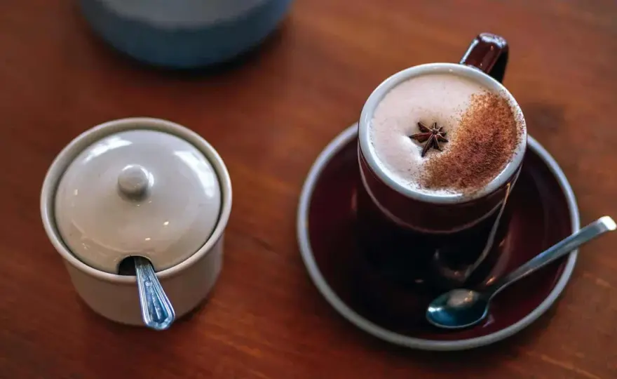 Chai latte hemma - så får du rätt kryddig balans