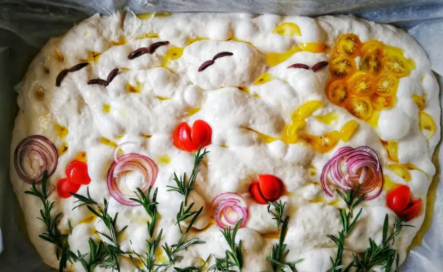 Surdegsfocaccia - så får du luftig smula och krispig kant
