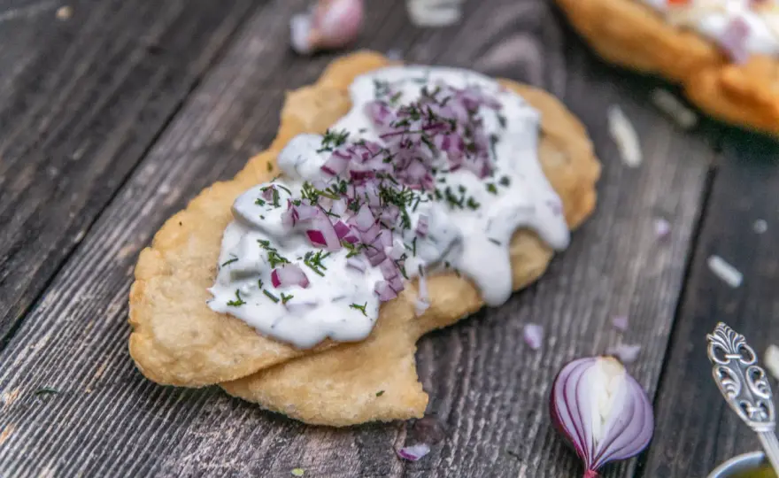 Langos recept som blir frasiga och luftiga hemma