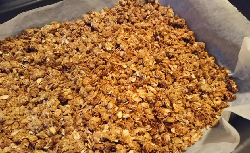 Rosta havregryn i stekpanna - så får du mer smak och crunch