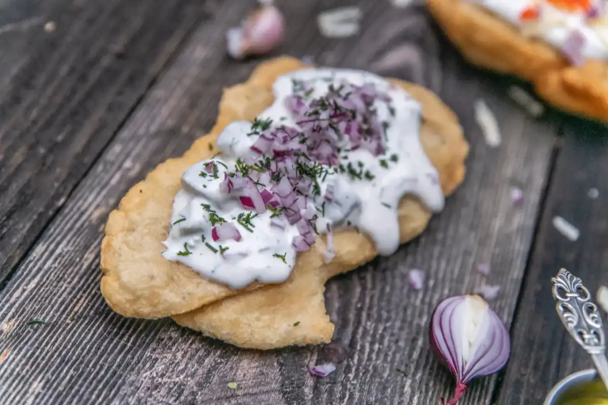 Langos recept som blir frasiga och luftiga hemma