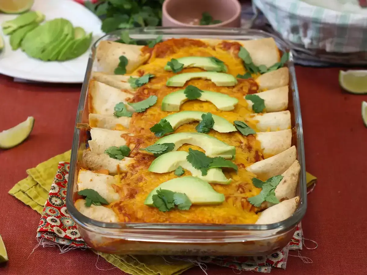 Enchiladas med ost och avokado, perfekt för en middag. Tänk att detta recept på ganache till praliner skulle kunna inspirera till en sådan härlig rätt!