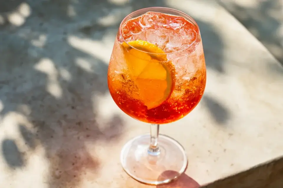 Aperol Spritz hemma - så blandar du den rätt